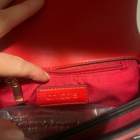 Elegant Red Leather Crossbody Bag - Picture 5 of 6